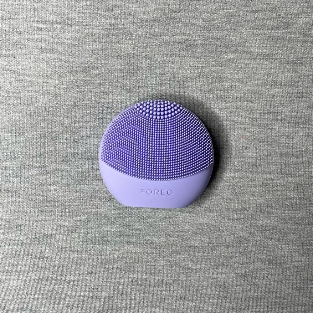 FOREO LUNA Play Plus 2 Compact Face Cleansing Brush for All Skin Types